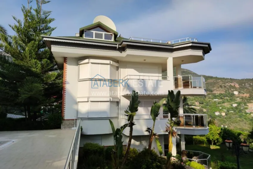 Complex, overlooking the sea and mountains and located in the mountains 3