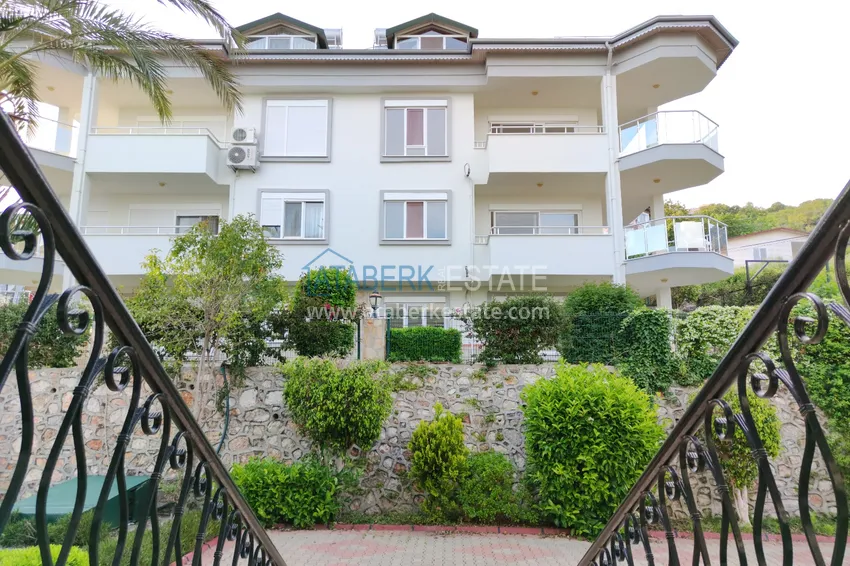 Complex, overlooking the sea and mountains and located in the mountains 5