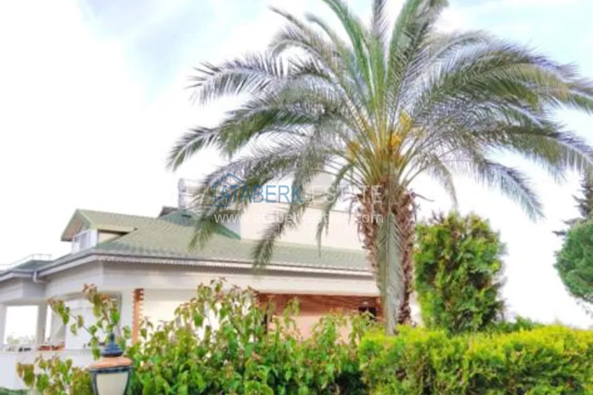 Complex, overlooking the sea and mountains and located in the mountains 6