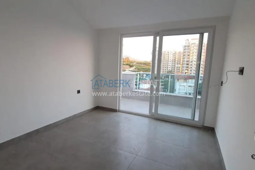 Purchase  Penthouse apartment with mountain and sea views in Mahmutlar 3 