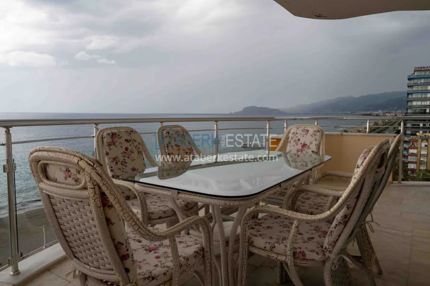 Furnished flat with a sea view on the sea coast in Mahmutlar 2 