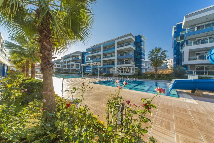 Flat in a residential complex by the sea in Kestel  14 