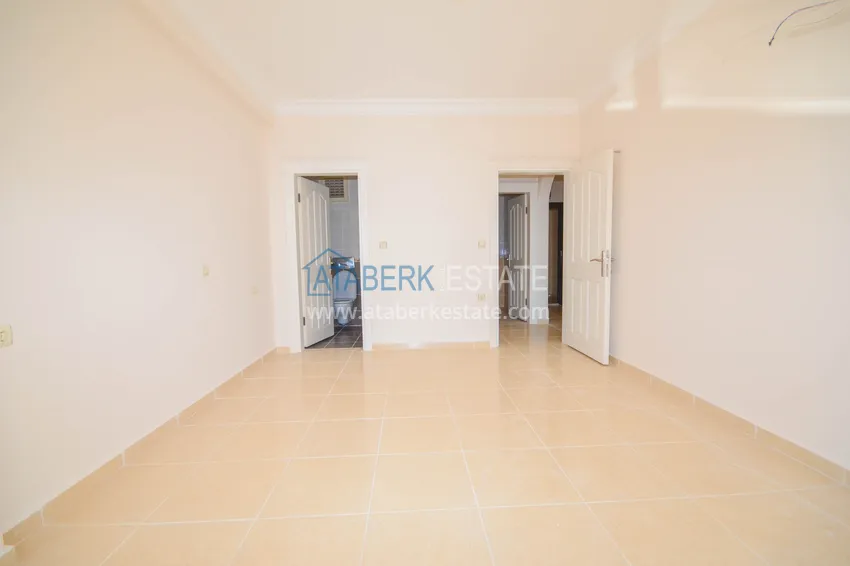 Purchase Two level penthouse with 4 bedrooms and a private sauna in Mahmutlar 15 