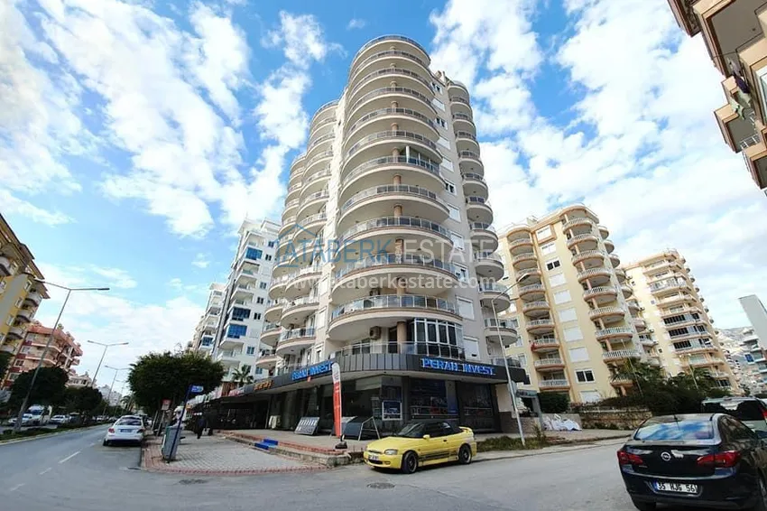 Flat in Mahmutlar on the main street by the sea  1 