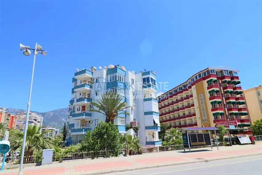 Furnished flat in Mahmutlar in the complex right by the sea 1 