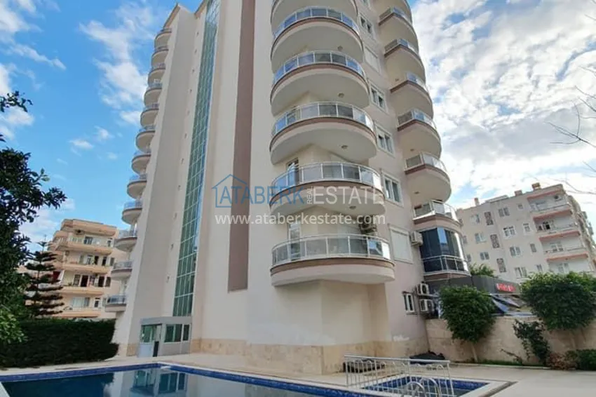 Flat in Mahmutlar on the main street by the sea  2 