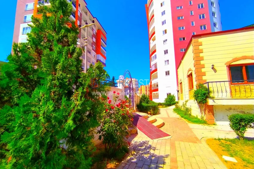 Furnished flat with a separate kitchen and sea views in Mahmutlar 3 