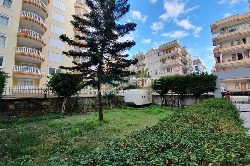 Flat in Mahmutlar on the main street by the sea  4 