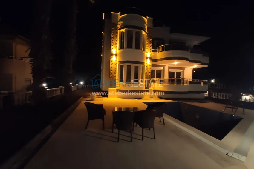 Detached villa completely refurbished with a swimming pool  4 