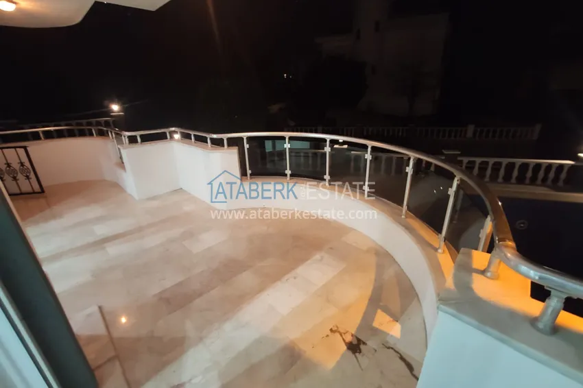 Purchase  Detached villa completely refurbished with a swimming pool  12 