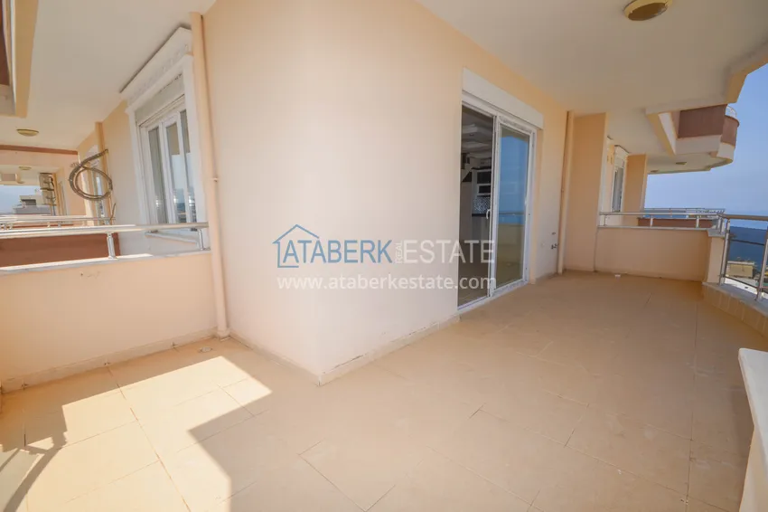 Purchase Two level penthouse with 4 bedrooms and a private sauna in Mahmutlar 8 