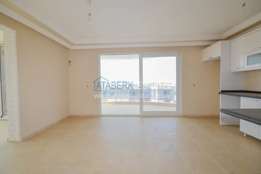 Purchase  Flat in Mahmutlar on the main street by the sea  4 