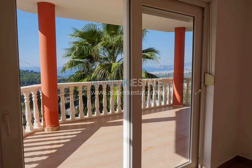 Purchase  Three storey villa in Kargicak with a swimming pool and panoramic views 31 