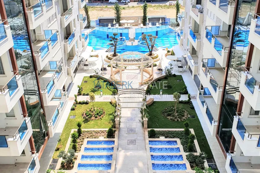 Apartments in Mahmutlar with new furniture in a well – maintained complex 2 