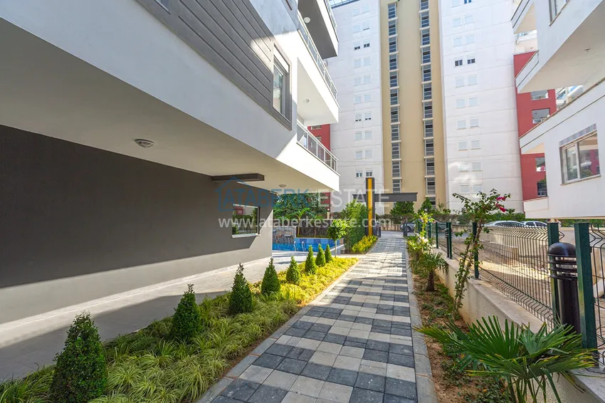 Penthouse in Mahmutlar — elegant interior, separate kitchen, side sea view  4 