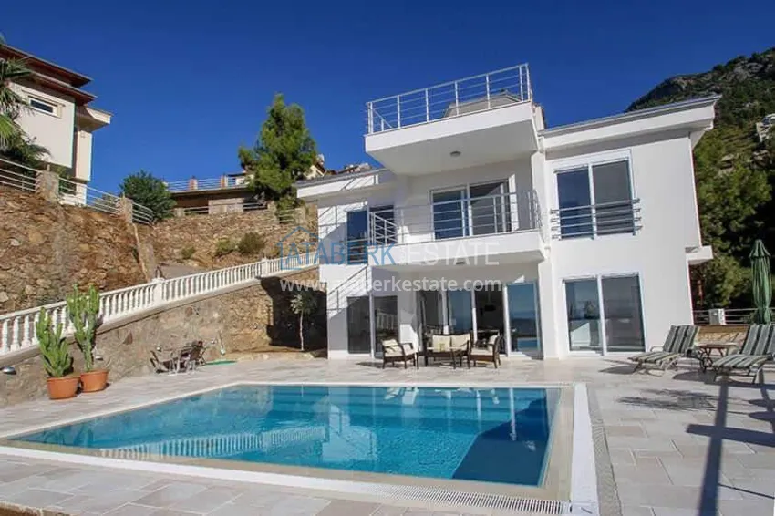 Detached villa in Alanya with furniture and stunning panoramic views 1 