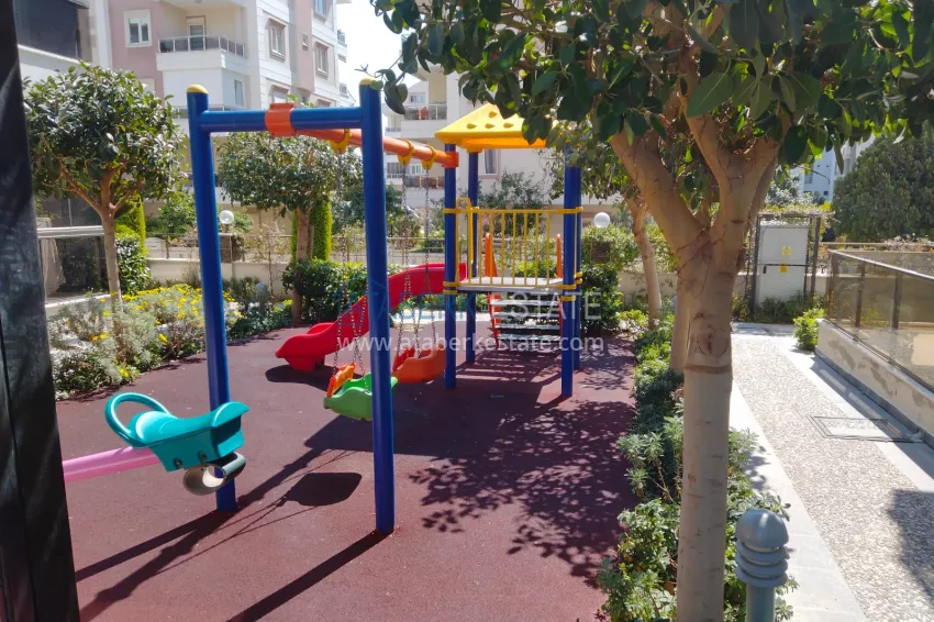 2+1 apartment in Antalya with furniture, glazed balcony and gasification - Konyaalti district 5 