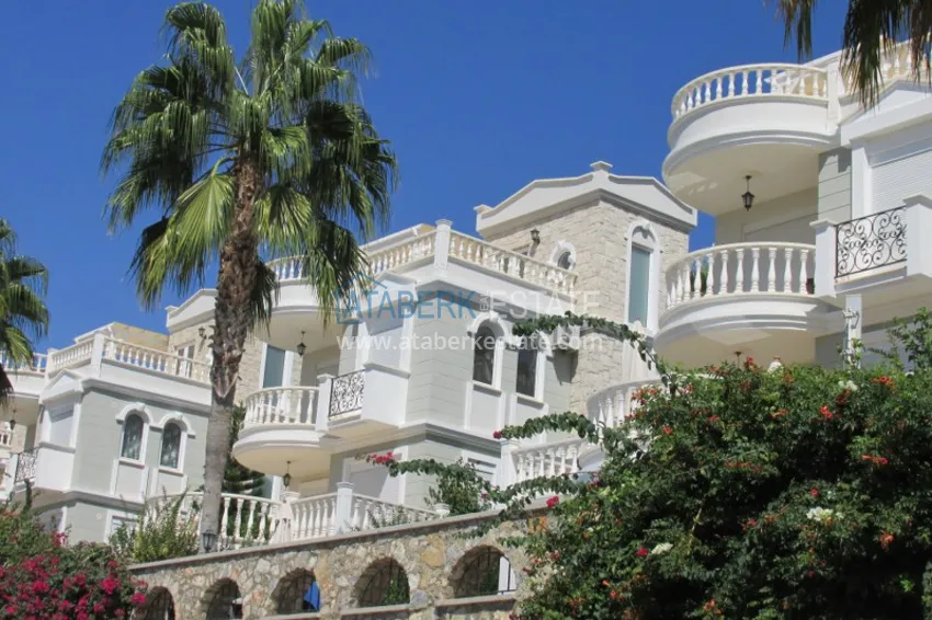 Prestigious three – storyed villa in Konakli 3