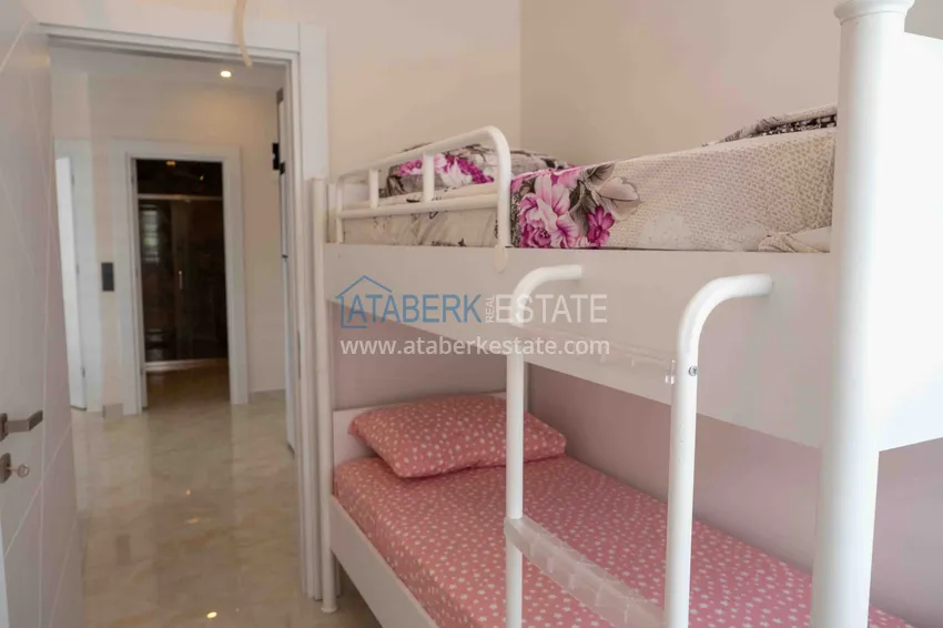 Purchase  Three-room apartment for rent in the center of Alanya, Cleopatra A-13 beach area 30 