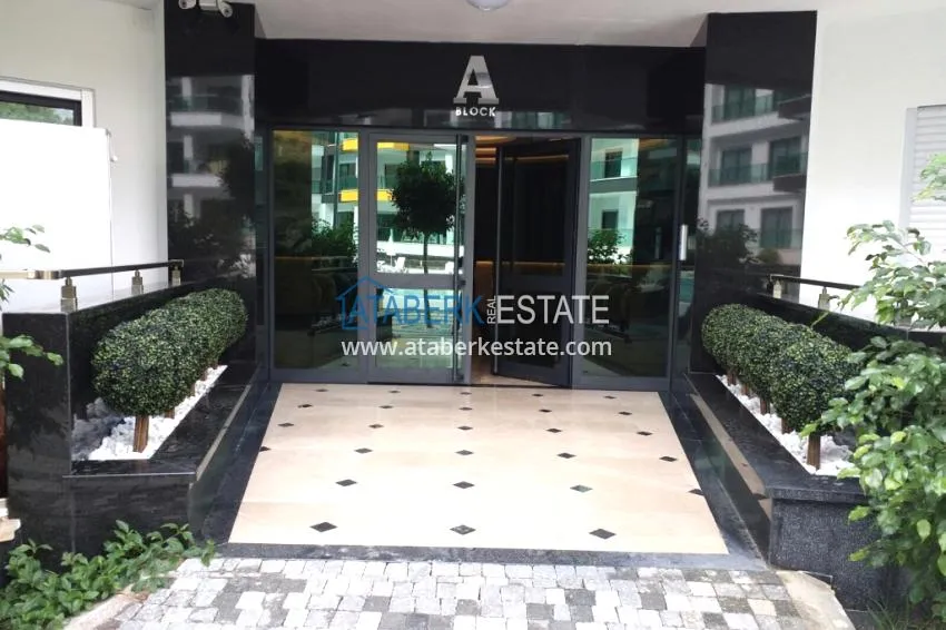 Rent in the best area of Alanya - two-bedroom apartment by the sea in the city center No. 18 27 