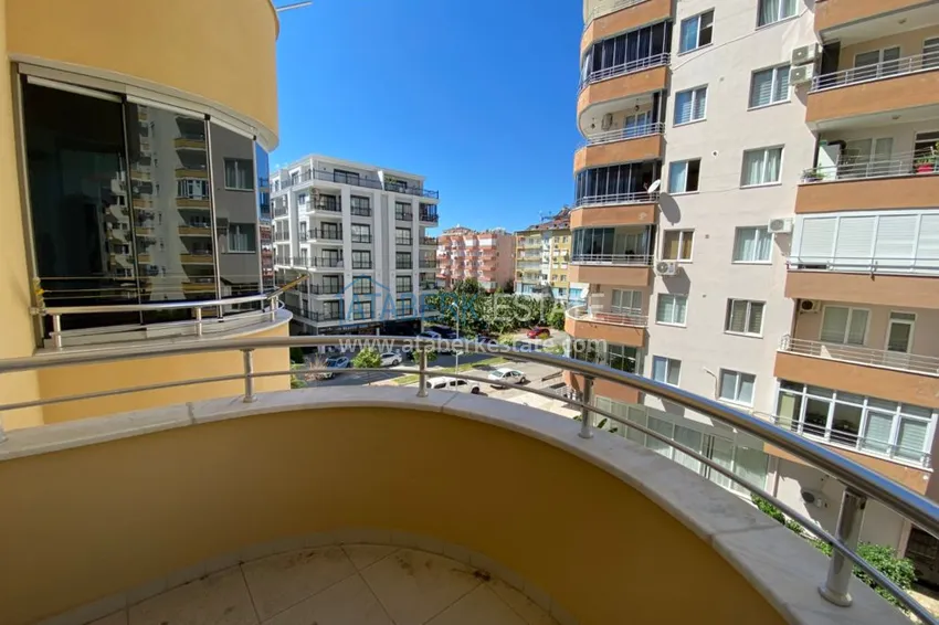 Purchase  Three-room apartments in Mahmutlar in a well-maintained complex 17 