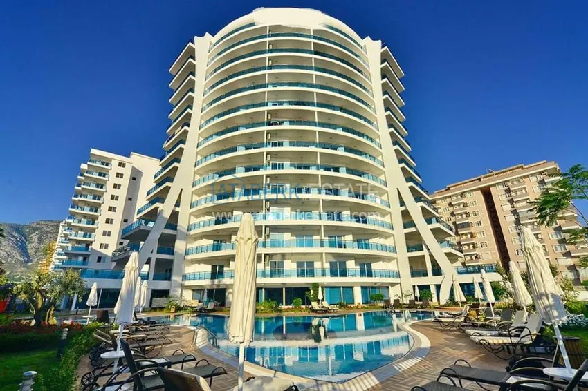 Apartment in Mahmutlar with furniture in a premium class complex on the first line 7 