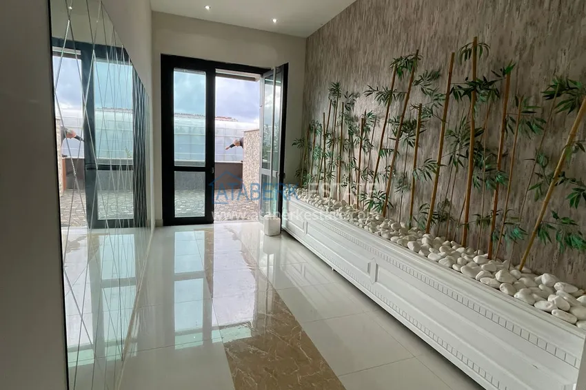 King size duplex penthouse in Kargicak with a fine finish 6 