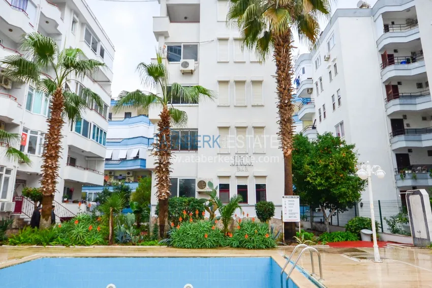 Three-room apartment in Mahmutlar with a separate kitchen, next to the sea 1 