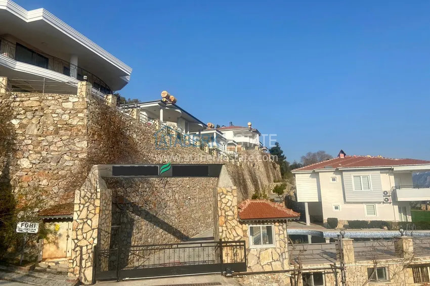 Villa in Alanya with furniture and a beautiful view from the window 5 