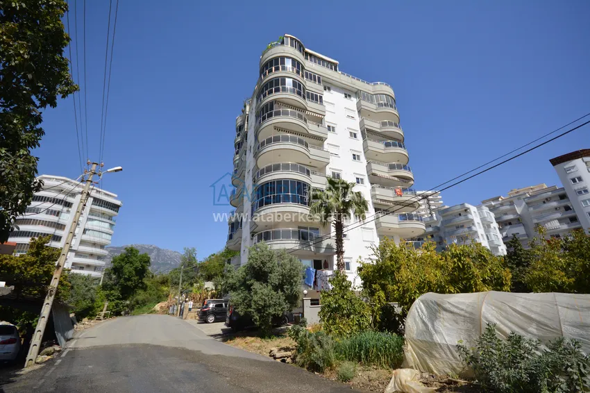 Three-room apartment in Mahmutlar with furniture in a residential complex 1 