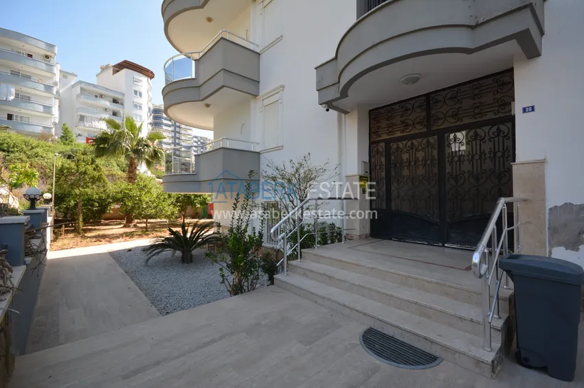 Three-room apartment in Mahmutlar with furniture in a residential complex 3 