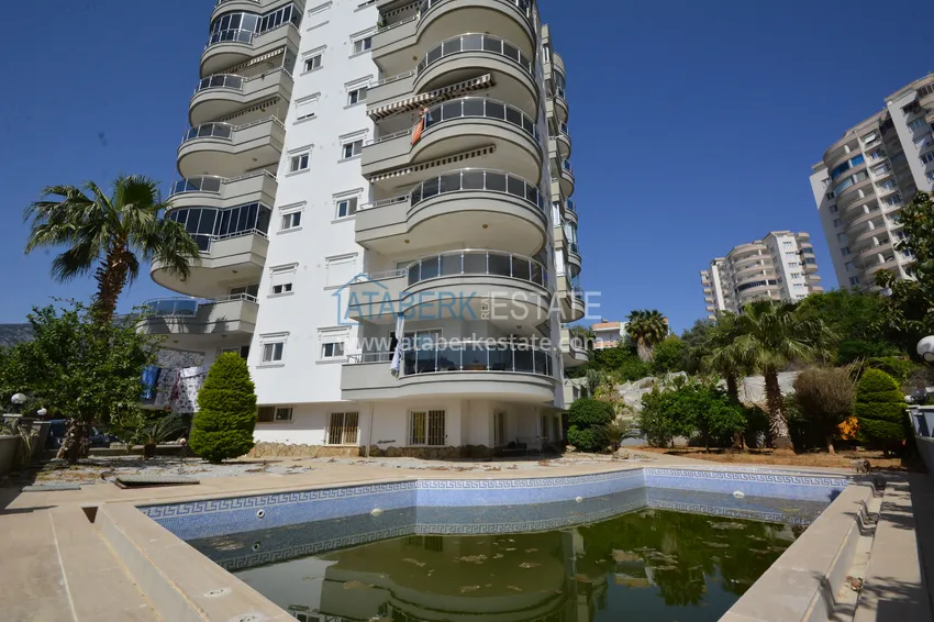 Three-room apartment in Mahmutlar with furniture in a residential complex 5 