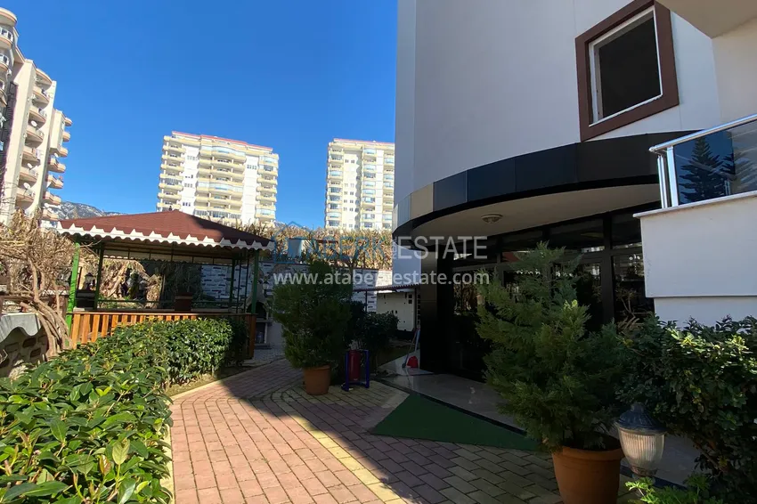 Apartment in Mahmutlar with mountain and sea views in a well-maintained complex 10