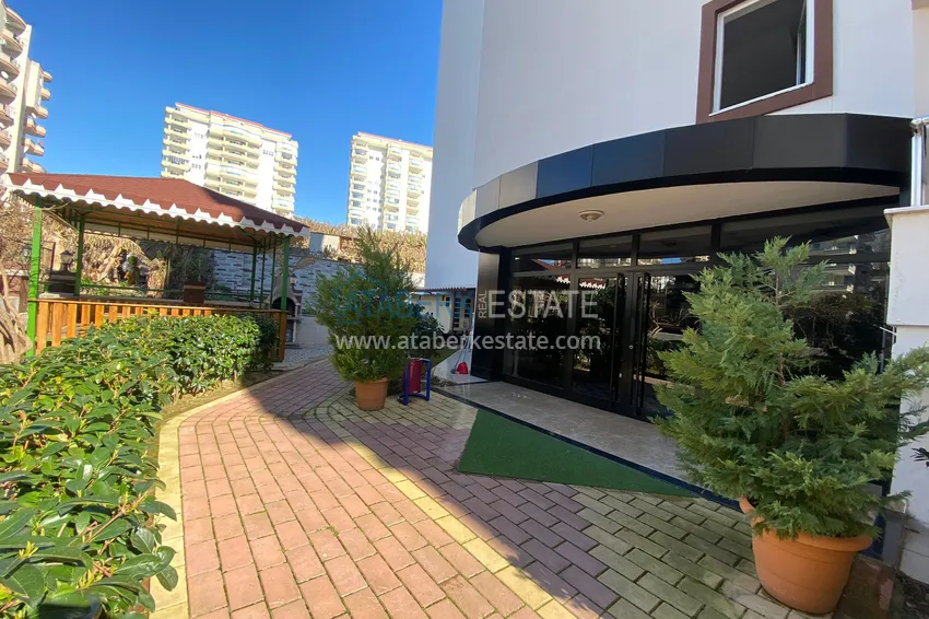 Apartment in Mahmutlar with mountain and sea views in a well-maintained complex 11