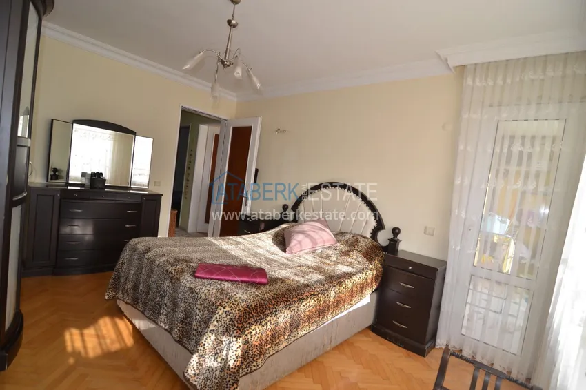 Purchase  Furnished apartment in the center of Alanya with 3 bedrooms and a separate kitchen 18 