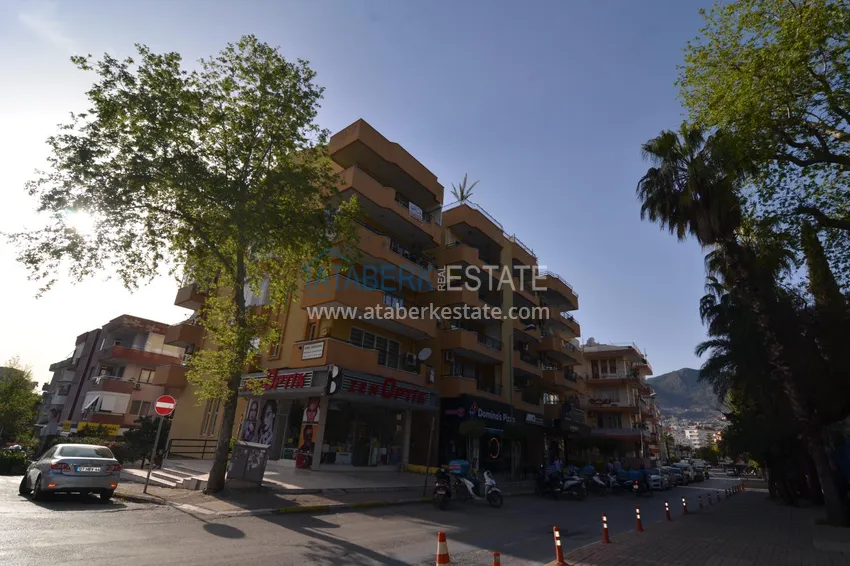 Furnished apartment in the center of Alanya with 3 bedrooms and a separate kitchen 1 