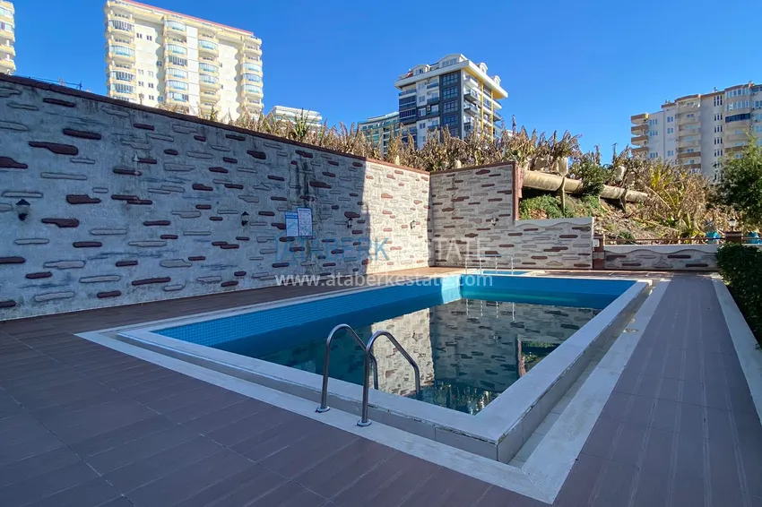 Apartment in Mahmutlar with mountain and sea views in a well-maintained complex 2