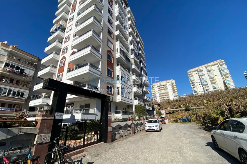 Apartment in Mahmutlar with mountain and sea views in a well-maintained complex 3