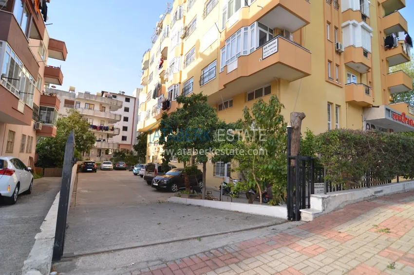 Furnished apartment in the center of Alanya with 3 bedrooms and a separate kitchen 3 