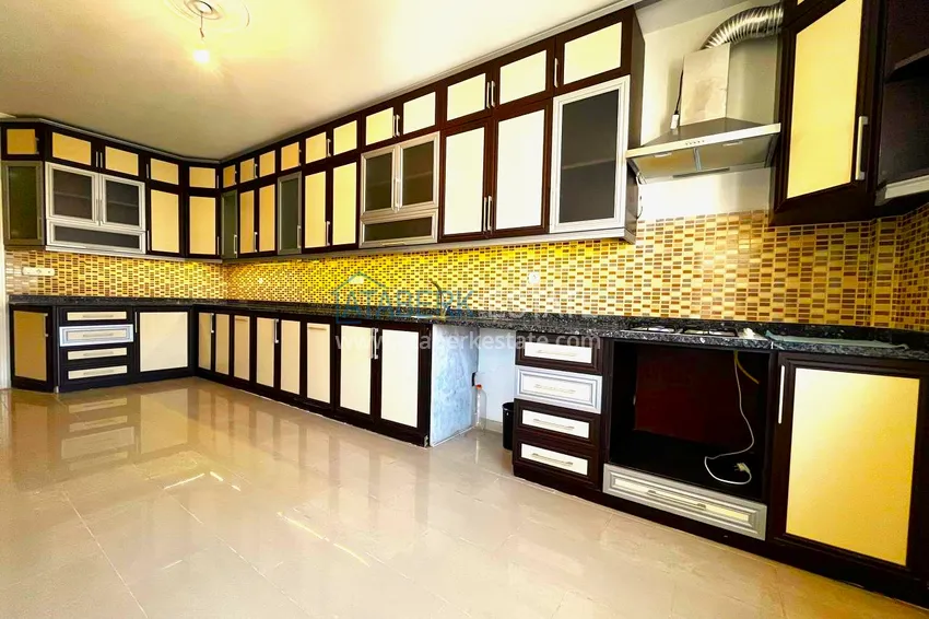 Purchase Large duplex in the center of Alanya with mountain views 22 