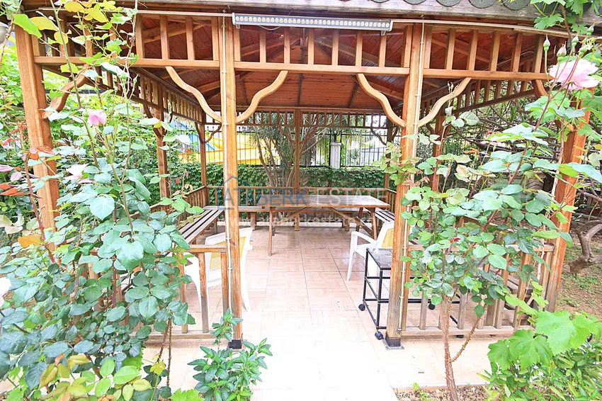 Furnished apartment in Mahmutlar in a complex on the first coast 10 