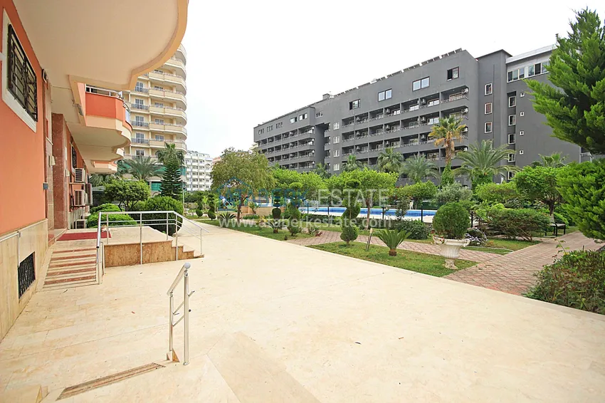 Furnished apartment in Mahmutlar in a complex on the first coast 5 