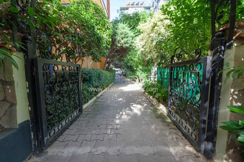 Two-bedroom apartment for rent in the center of Alanya in a residential complex  10 