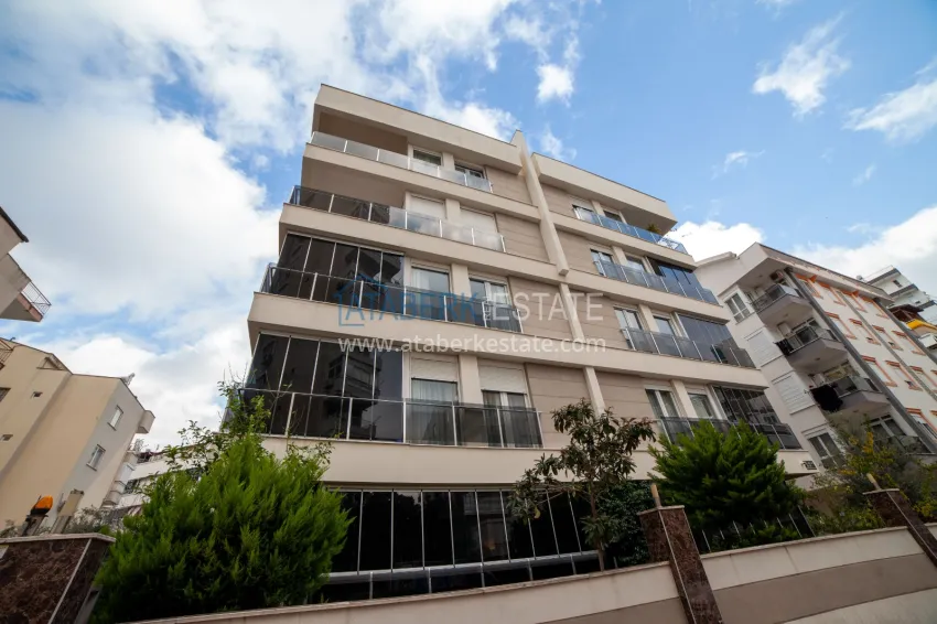 Four-room apartment from an owner with the right to obtain citizenship in Antalya, Lara district 1 