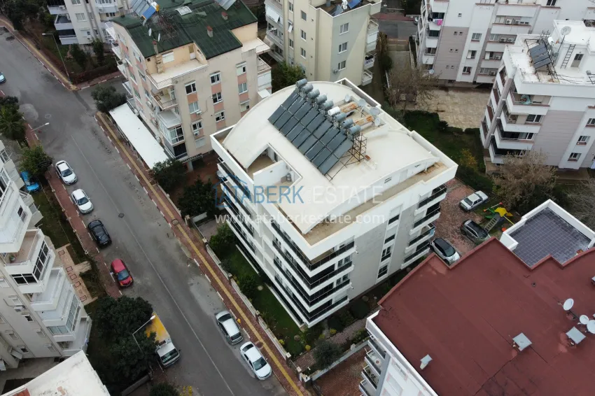 Four-room apartment from an owner with the right to obtain citizenship in Antalya, Lara district 3 