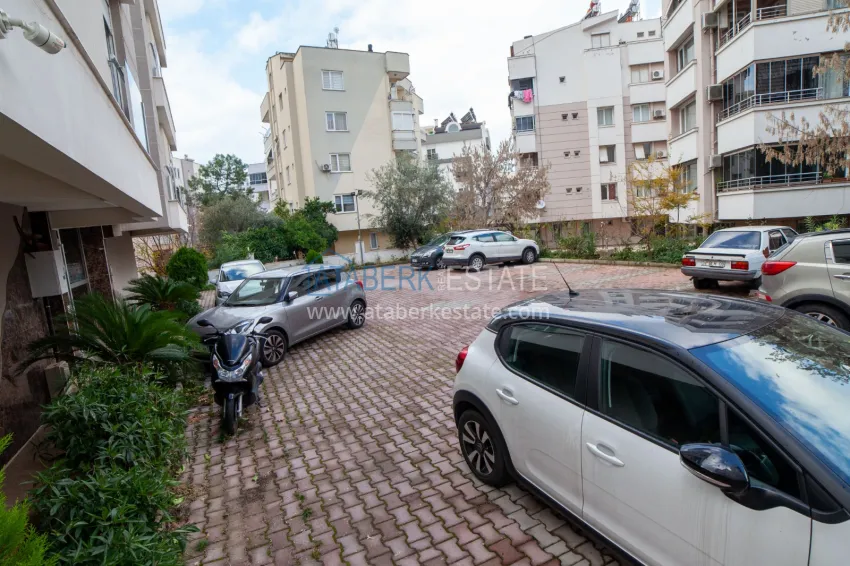 Four-room apartment from an owner with the right to obtain citizenship in Antalya, Lara district 4 