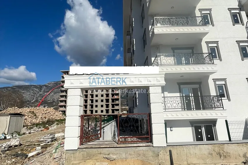 Offer from the investor - 1 + 1 apartment in a complex under construction in Mahmutlar 2 