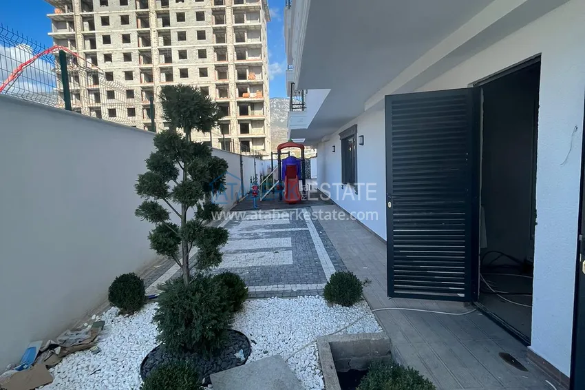 Offer from the investor - 1 + 1 apartment in a complex under construction in Mahmutlar 6 