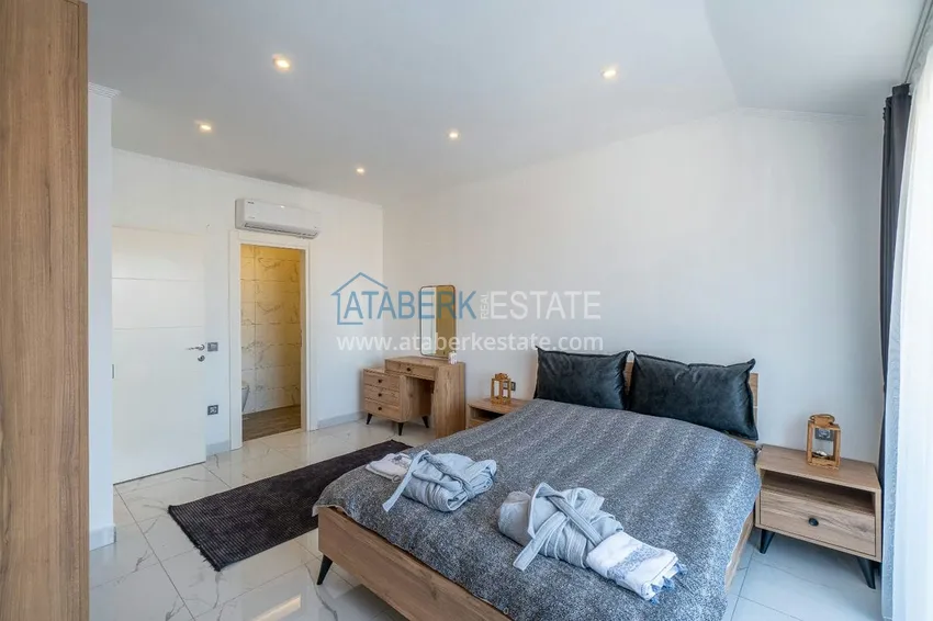 Purchase  2+1 penthouse duplex with furniture in an area open to residence permits, Alanya center 7 