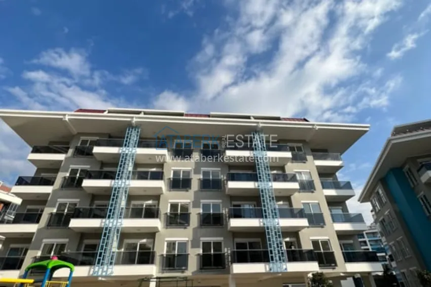 One-bedroom apartment for rent in a complex with rich infrastructure and a private beach — Alanya, Kestel F11 district 4 